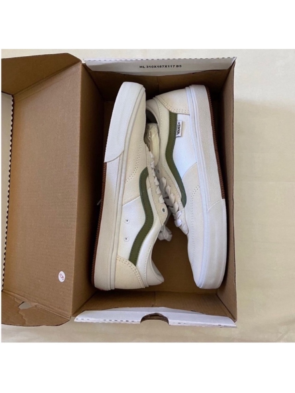 Vans Gilbert Crockett Shoe
True White / Green Women 9.0 US
Mens 7.5 US - Picture 12 of 13